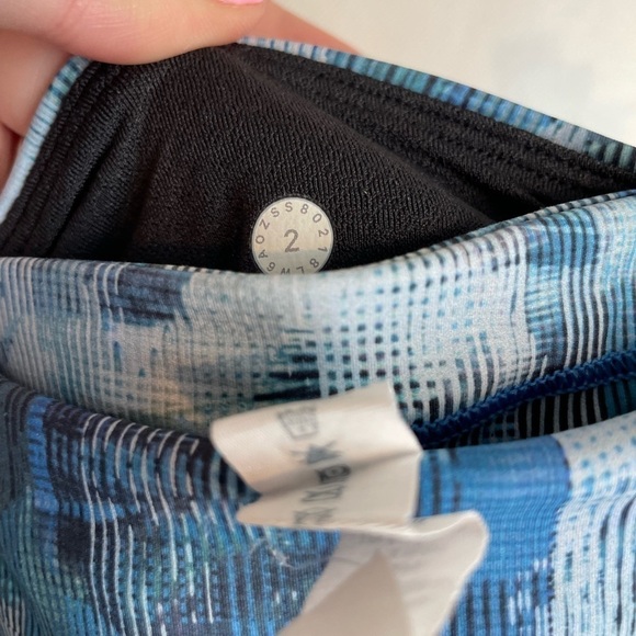 Lululemon On Pace Crop 21” Leggings Size 2 Sun Dazed Blue Multi Side Pockets - Picture 9 of 9